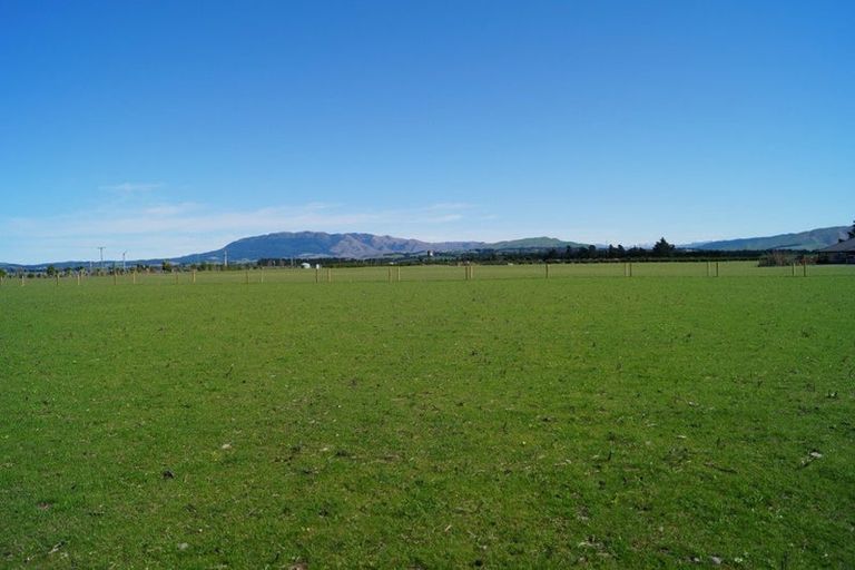 Photo of property in 26f Enderby Drive, Te Atatu Peninsula, Auckland, 0610