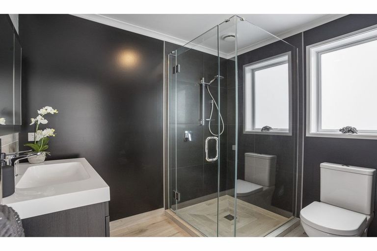 Photo of property in 5 Flavell Drive, Orewa, 0931