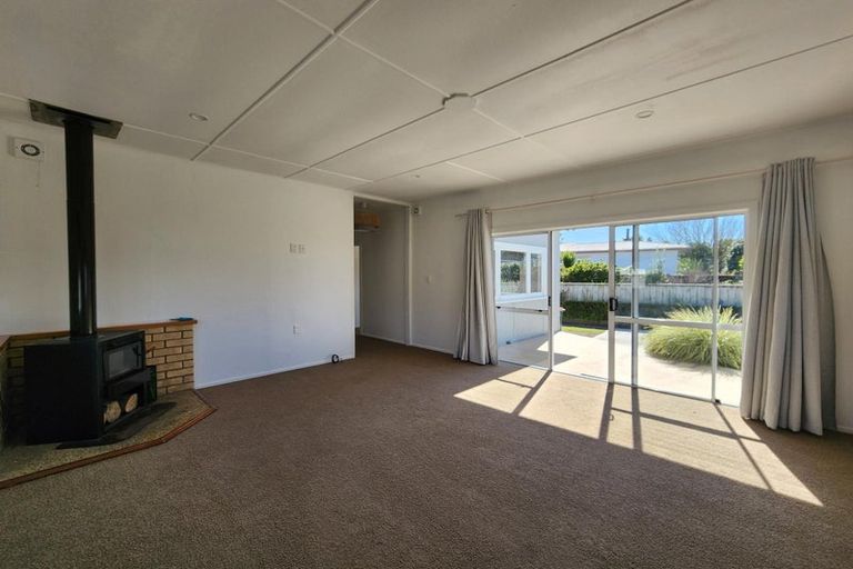 Photo of property in 464 South Road, Omata, New Plymouth, 4374