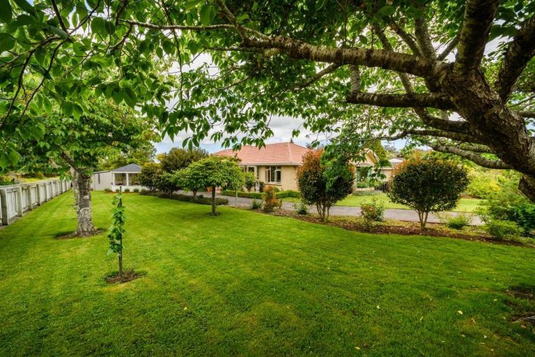 Photo of property in 11 Wanganui Road, Marton, 4710