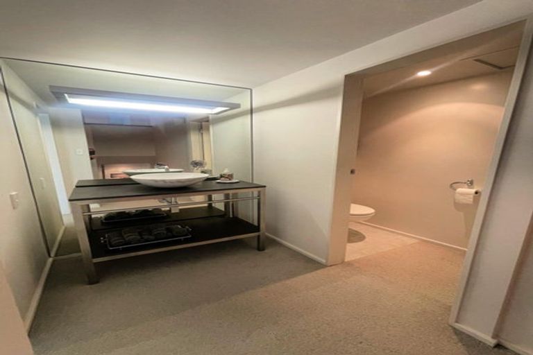 Photo of property in Beauport Apartments, 30u2 The Crescent, Roseneath, Wellington, 6011