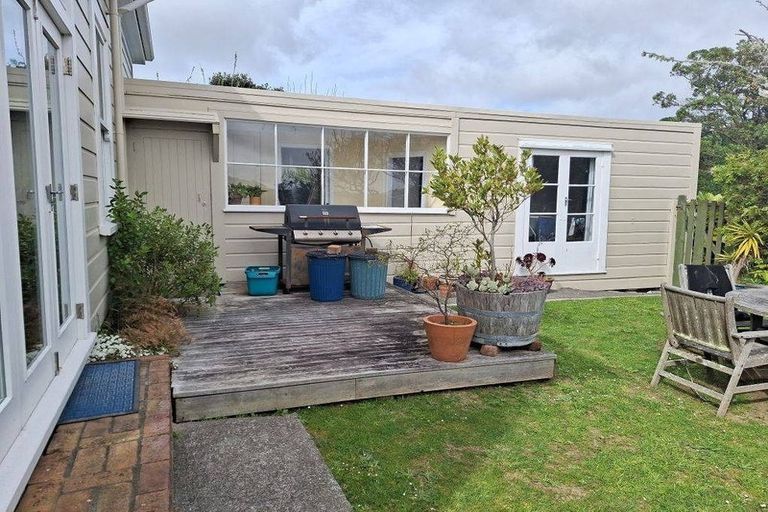 Photo of property in 24 Lincoln Street, Brooklyn, Wellington, 6021