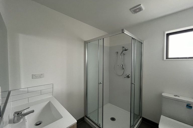 Photo of property in 2 Mikoikoi Crescent, Mangere Bridge, Auckland, 2022