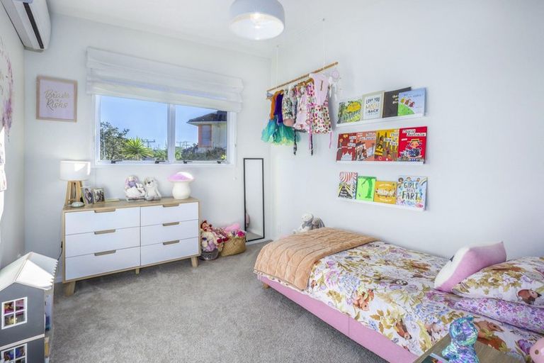 Photo of property in 1 The Spinney, Titahi Bay, Porirua, 5022