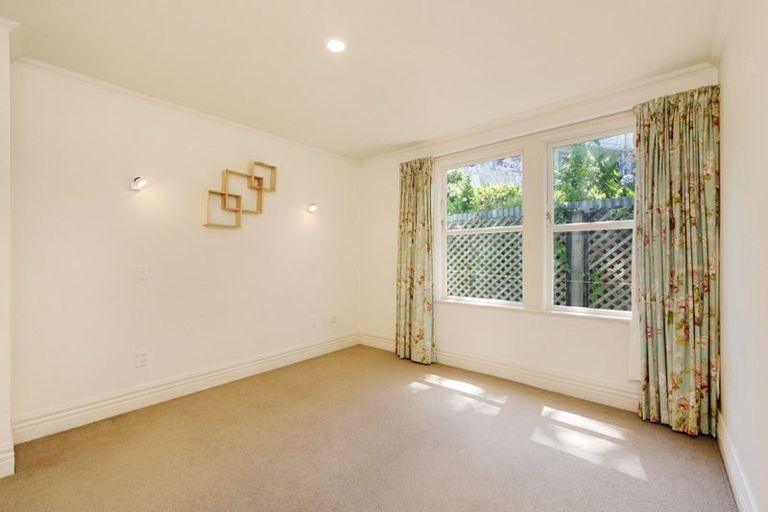 Photo of property in 23f5 Glenbervie Terrace, Thorndon, Wellington, 6011