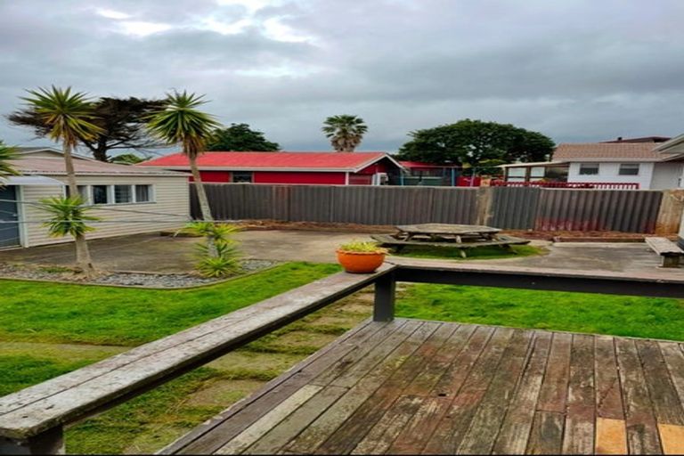 Photo of property in 20 Ewbank Place, Manurewa, Auckland, 2102