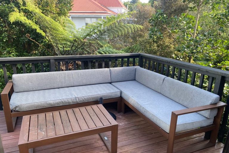 Photo of property in 1/20 Colonial Road, Birkenhead, Auckland, 0626