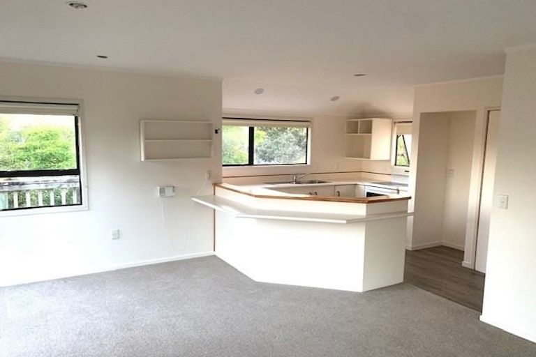 Photo of property in 3 Fayette Place, Te Atatu South, Auckland, 0610