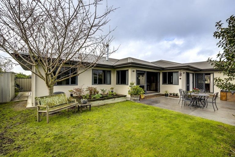 Photo of property in 17 Newbury Place, Taradale, Napier, 4112