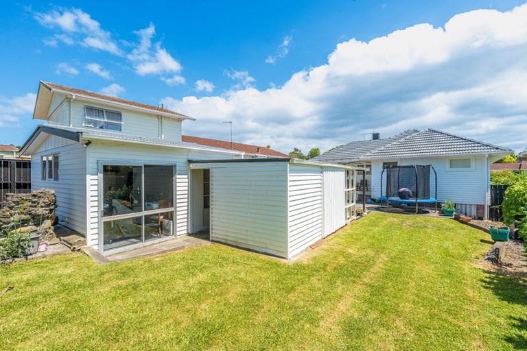 Photo of property in 57 Divich Avenue, Te Atatu South, Auckland, 0610