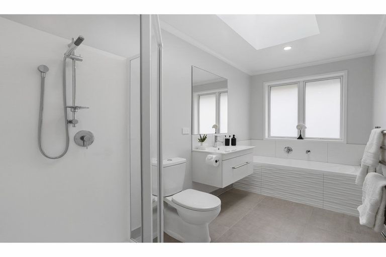 Photo of property in 5 Flavell Drive, Orewa, 0931