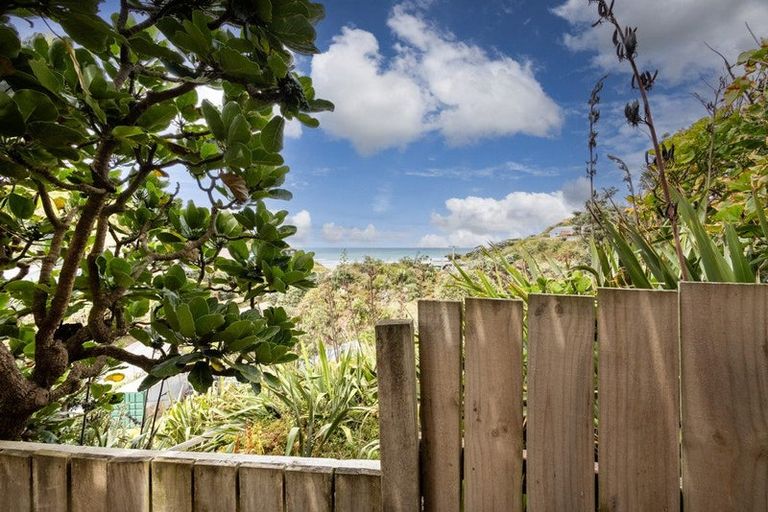 Photo of property in 63 Sea View Road, Baylys Beach, 0377