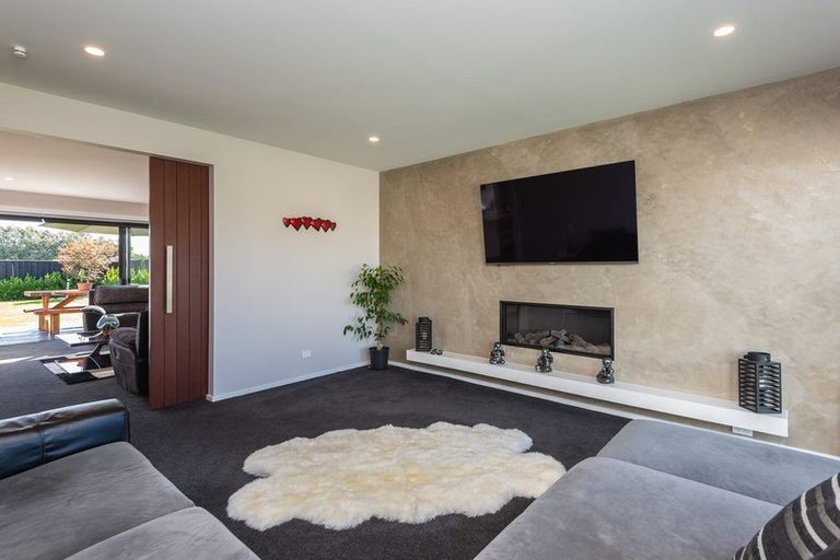 Photo of property in 41 Waterstock Way, Parklands, Christchurch, 8083