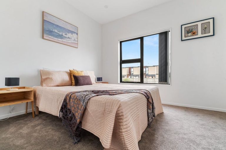 Photo of property in 32 Tapuwae Way, Mangere Bridge, Auckland, 2022