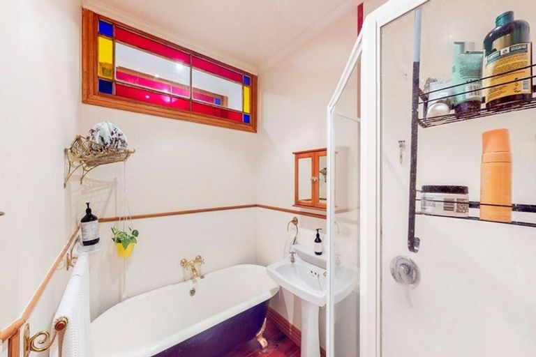 Photo of property in 74 Glenmore Street, Northland, Wellington, 6012