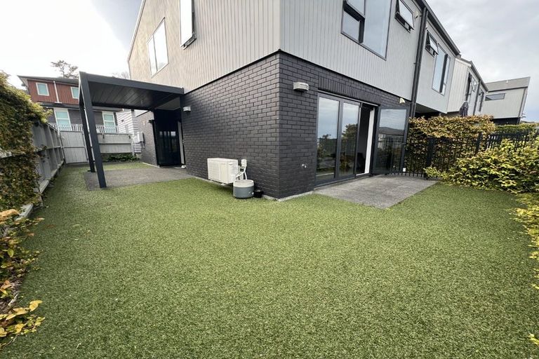 Photo of property in 3 Maureen Close, East Tamaki Heights, Auckland, 2016
