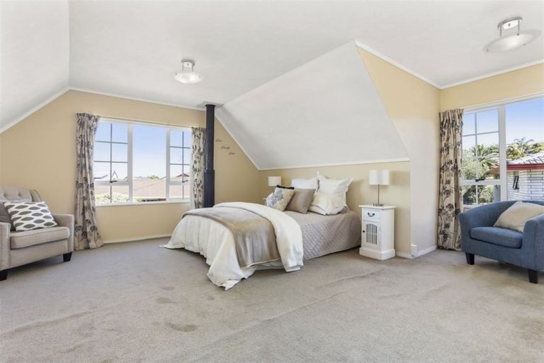 Photo of property in 2/16 Fernbird Place, Massey, Auckland, 0614