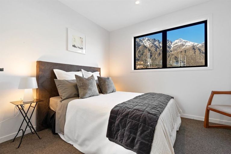 Photo of property in 44 Cunninghams Drive, Jacks Point, Queenstown, 9371