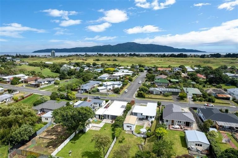 Photo of property in 36 Gray Avenue, Paraparaumu Beach, Paraparaumu, 5032