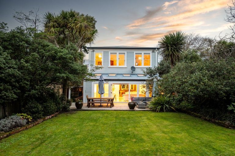 Photo of property in 8 Carrington Street, Mount Cook, Wellington, 6021