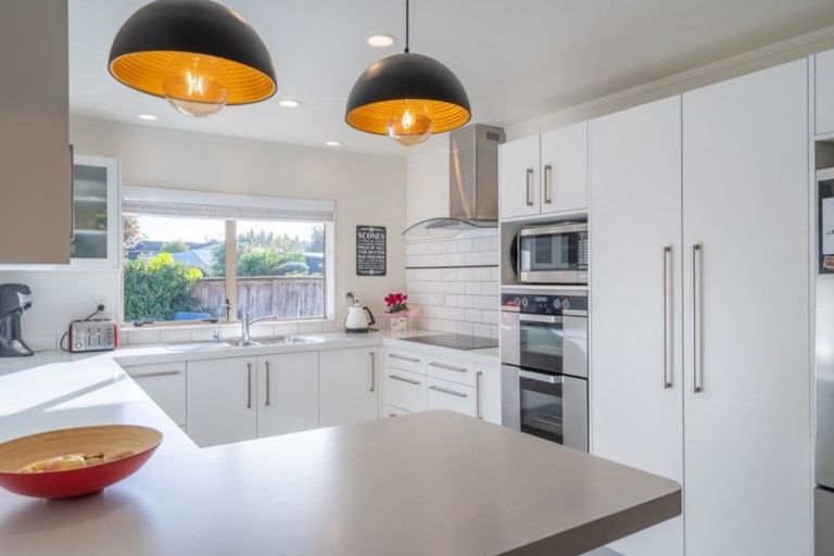 Photo of property in 1 Leigh Place, Paraparaumu Beach, Paraparaumu, 5032