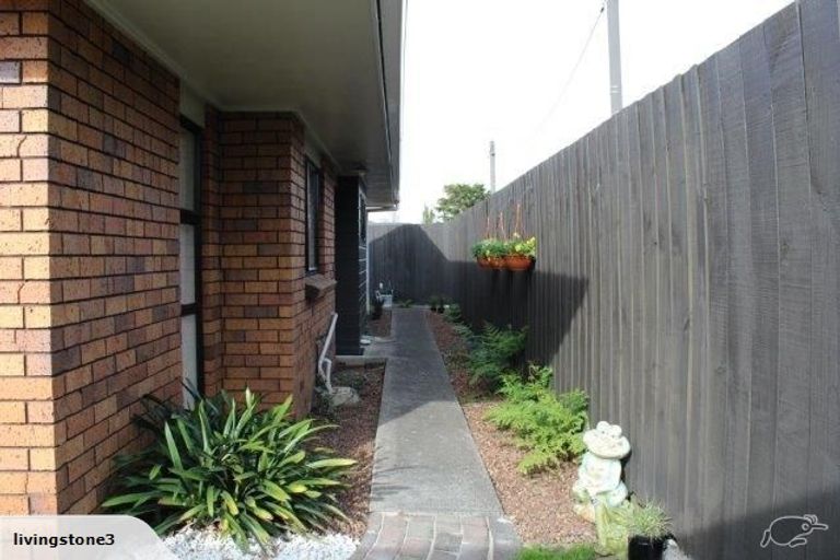 Photo of property in 2/111 Kolmar Road, Papatoetoe, Auckland, 2025
