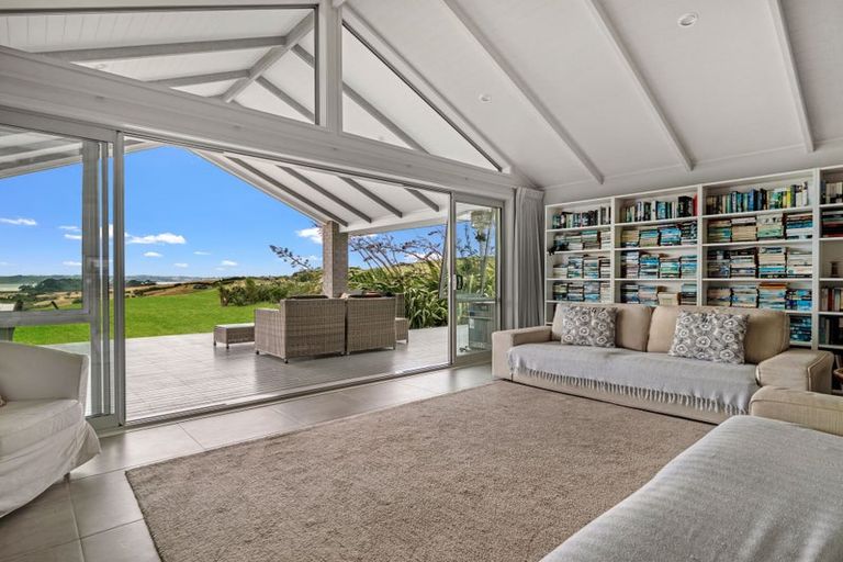Photo of property in 18 Kaipara Lake Road, South Head, Helensville, 0874