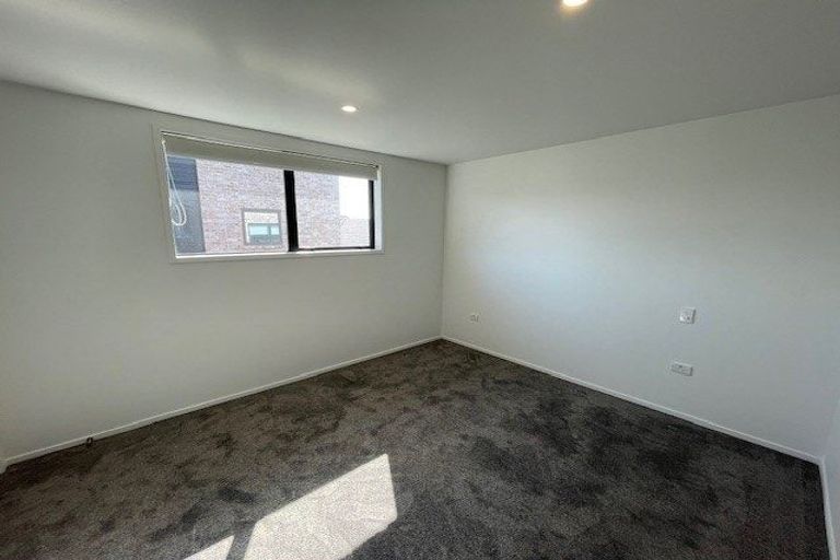 Photo of property in 2/57 Taikata Road, Te Atatu Peninsula, Auckland, 0610