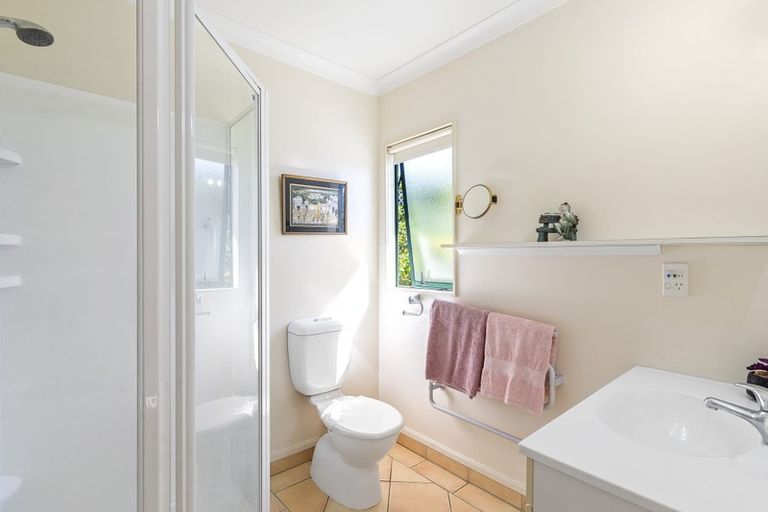 Photo of property in 2 Millennium Hill, Paraparaumu, 5032