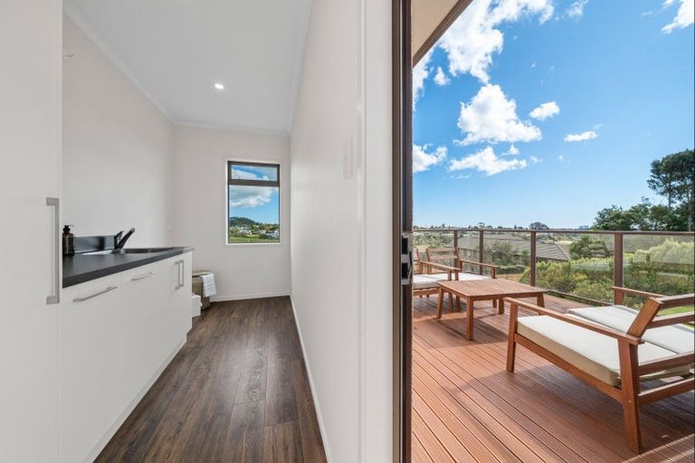 Photo of property in 5b Tupuhi Place, Highlands Park, New Plymouth, 4312