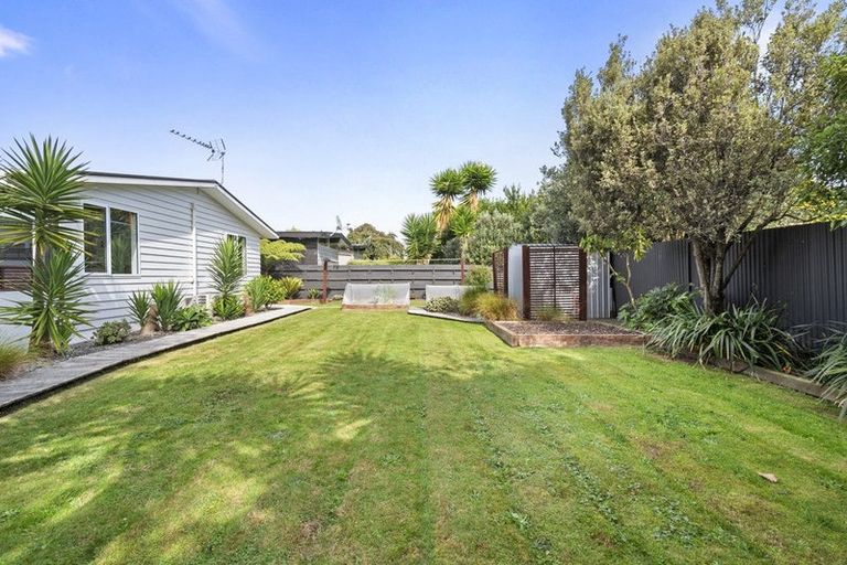 Photo of property in 10 Wikiriwhi Crescent, Awapuni, Palmerston North, 4412