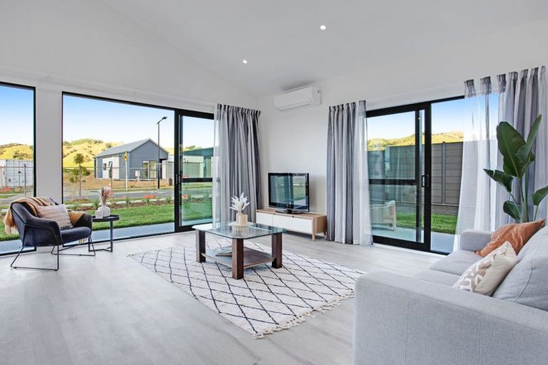 Photo of property in 1 Lamont Place, Waikanae, 5036