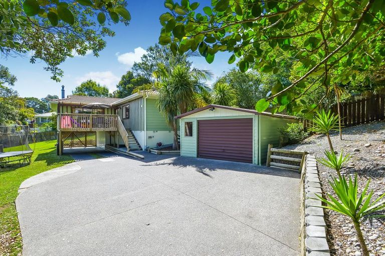 Photo of property in 10 Glenbervie Crescent, Massey, Auckland, 0614