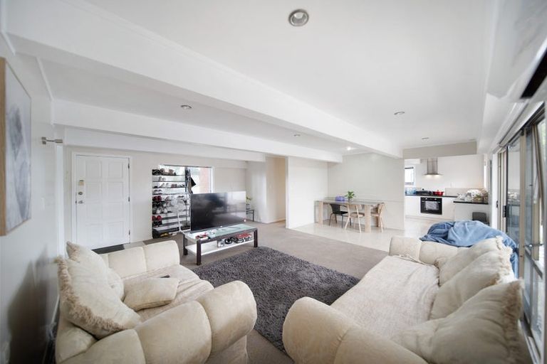 Photo of property in 12 Ronald Place, Manurewa, Auckland, 2102