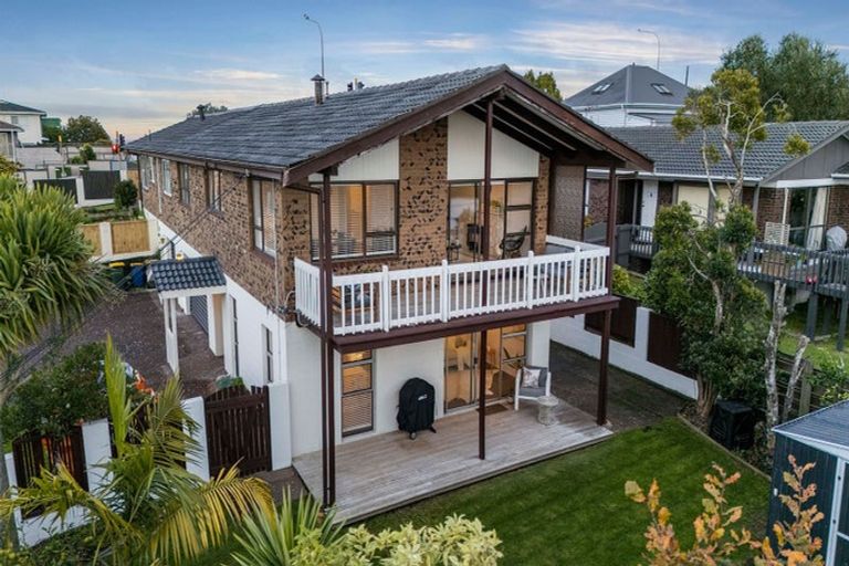 Photo of property in 2/131 Mokoia Road, Birkenhead, Auckland, 0626