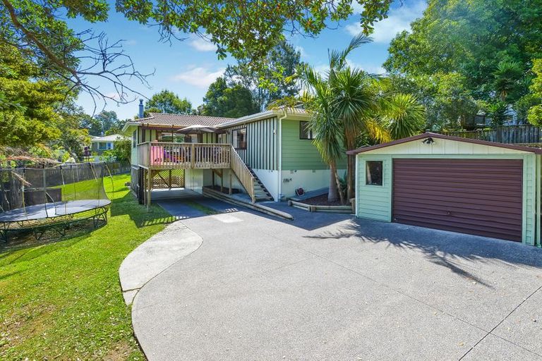 Photo of property in 10 Glenbervie Crescent, Massey, Auckland, 0614