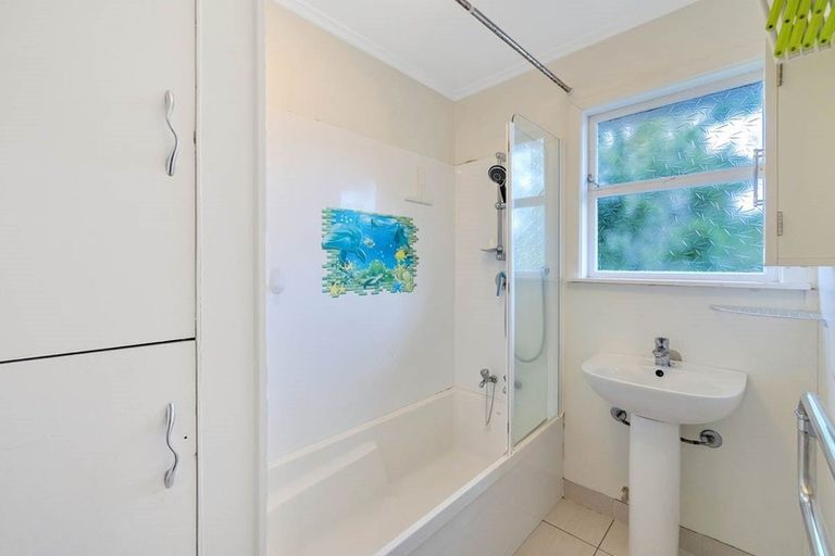 Photo of property in 38 Cyclarama Crescent, Massey, Auckland, 0614