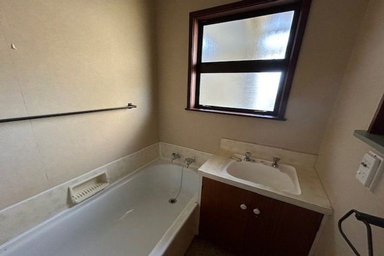 Photo of property in 1 Waverley Street, Waipawa, 4210