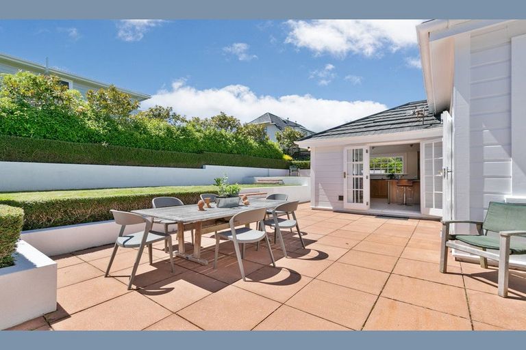 Photo of property in 15 Lucknow Terrace, Khandallah, Wellington, 6035