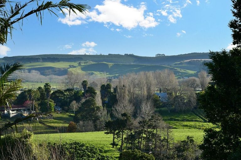 Photo of property in 15 Hand Road, Helensville, 0800