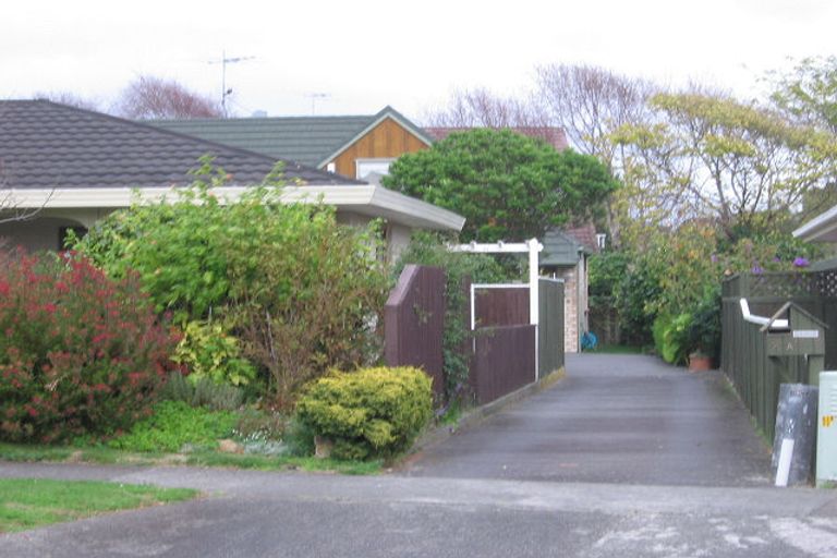 Photo of property in 8a Rewarewa Crescent, Waikanae, 5036