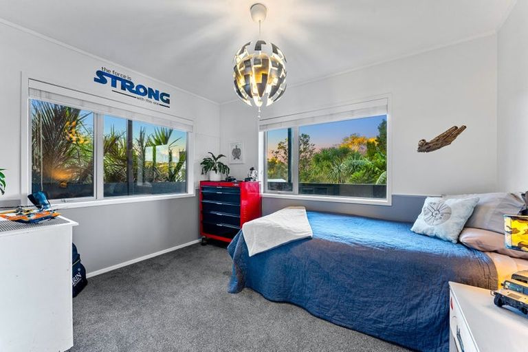 Photo of property in 2/962 Beach Road, Torbay, Auckland, 0630