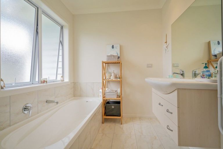 Photo of property in 3 Mermaid Place, Whitianga, 3510