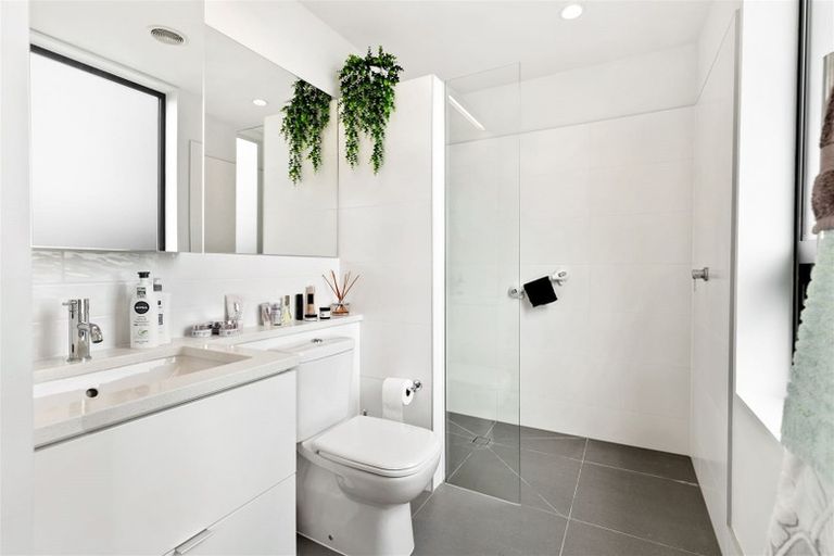 Photo of property in 220 Hobsonville Point Road, Hobsonville, Auckland, 0616