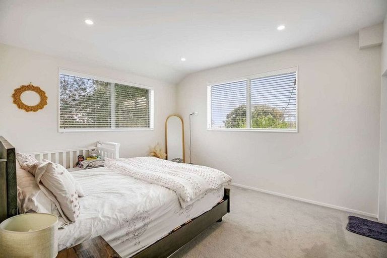 Photo of property in 103e Woodglen Road, Glen Eden, Auckland, 0602