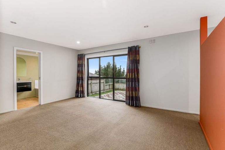 Photo of property in 26 Aspiring Terrace, Aotea, Porirua, 5024