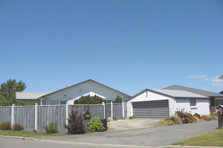 Photo of property in 27 Kirsten Place, Parklands, Christchurch, 8083
