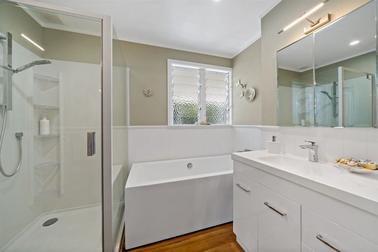 Photo of property in 52 Woodlands Crescent, Browns Bay, Auckland, 0630