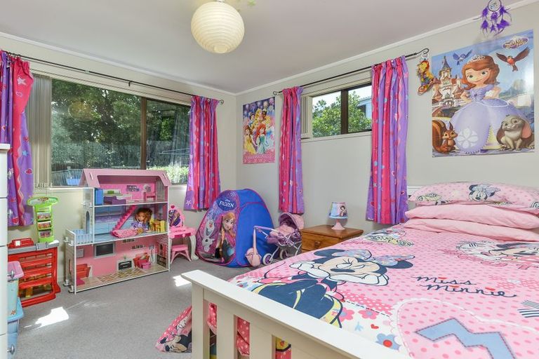 Photo of property in 10 Glenbervie Crescent, Massey, Auckland, 0614