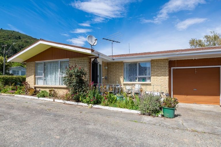 Photo of property in 131a Waikawa Road, Picton, 7220